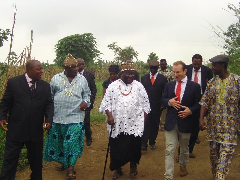 The Australian High Commissioner visiting a FAAFNET water project site